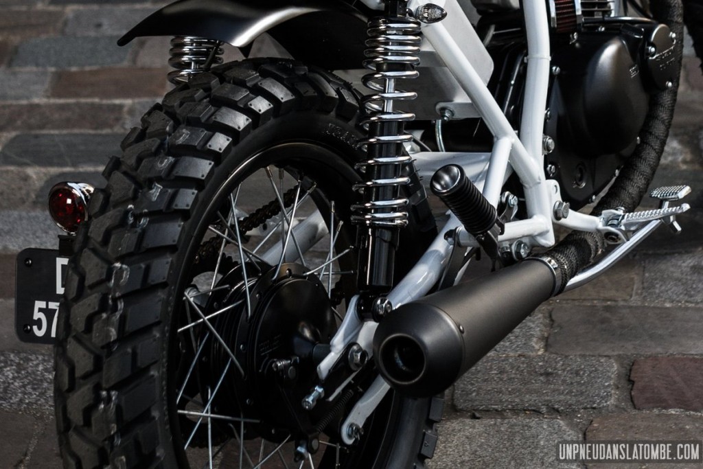 Suzuki GN 125 Street Tracker-15