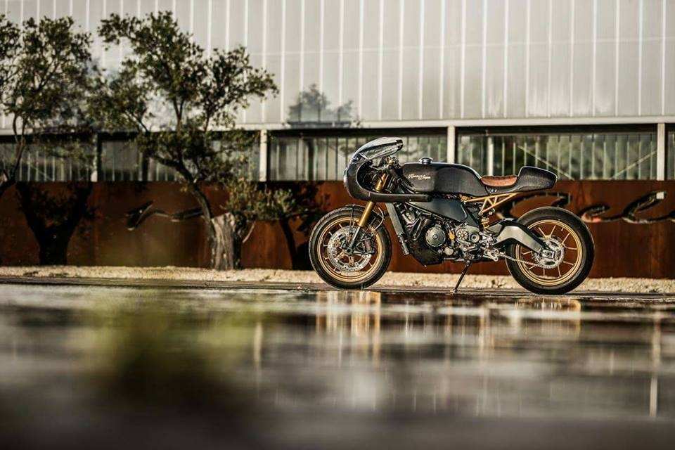 Aprilia RSV4 Cafe Racer 4