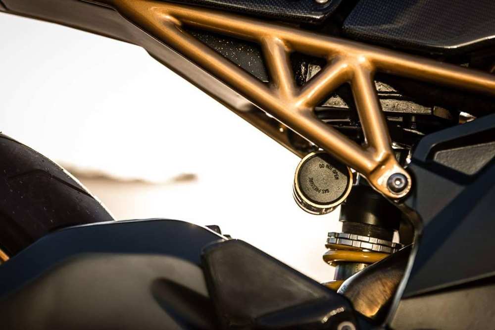 Aprilia RSV4 Cafe Racer 6