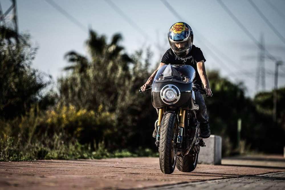 Aprilia RSV4 Cafe Racer 7