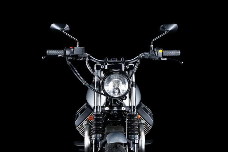 Moto Guzzi V7 Custom 4