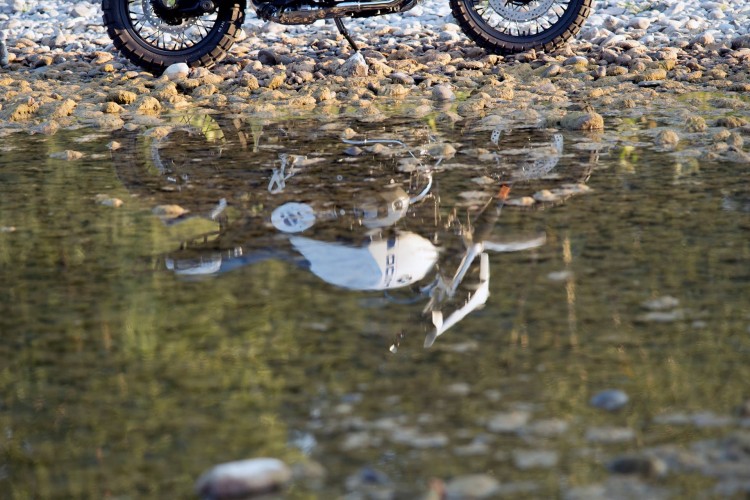BMW-R-NineT-Legend-GS2