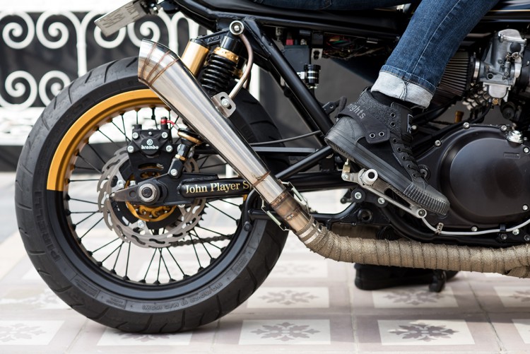 Suzuki GS750 Cafe Racer John Player Special (5)