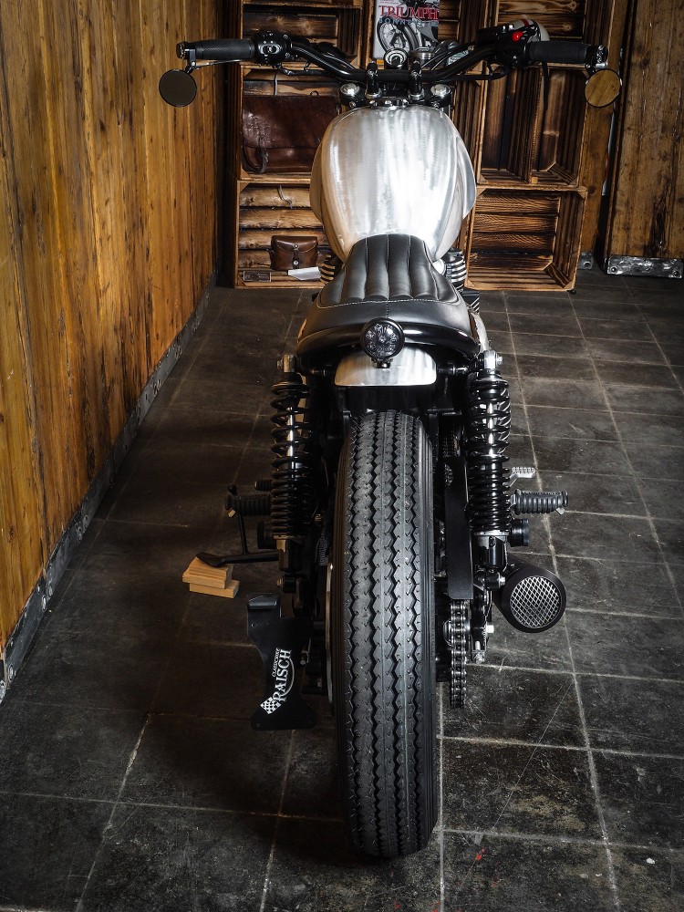 Triumph Bonneville Custom 10