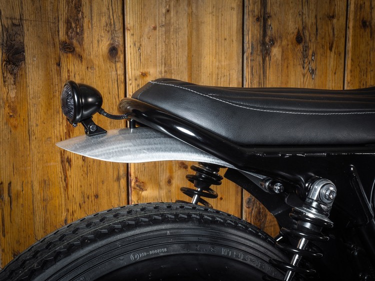 Triumph Bonneville Custom 9