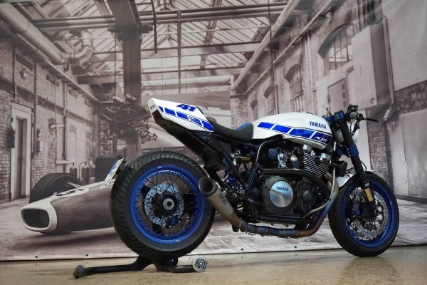 Yamaha XJR1300 Cafe Racer 2