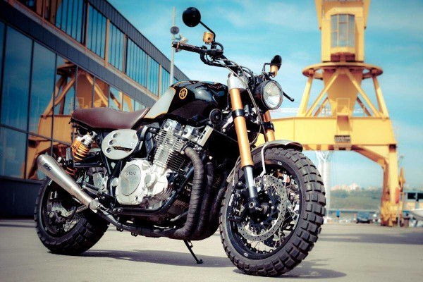 Yamaha XJR1300 Scrambler