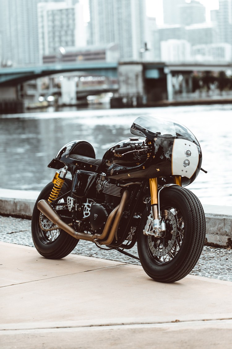 MAKING A CAFE RACER WITH A TRIUMPH