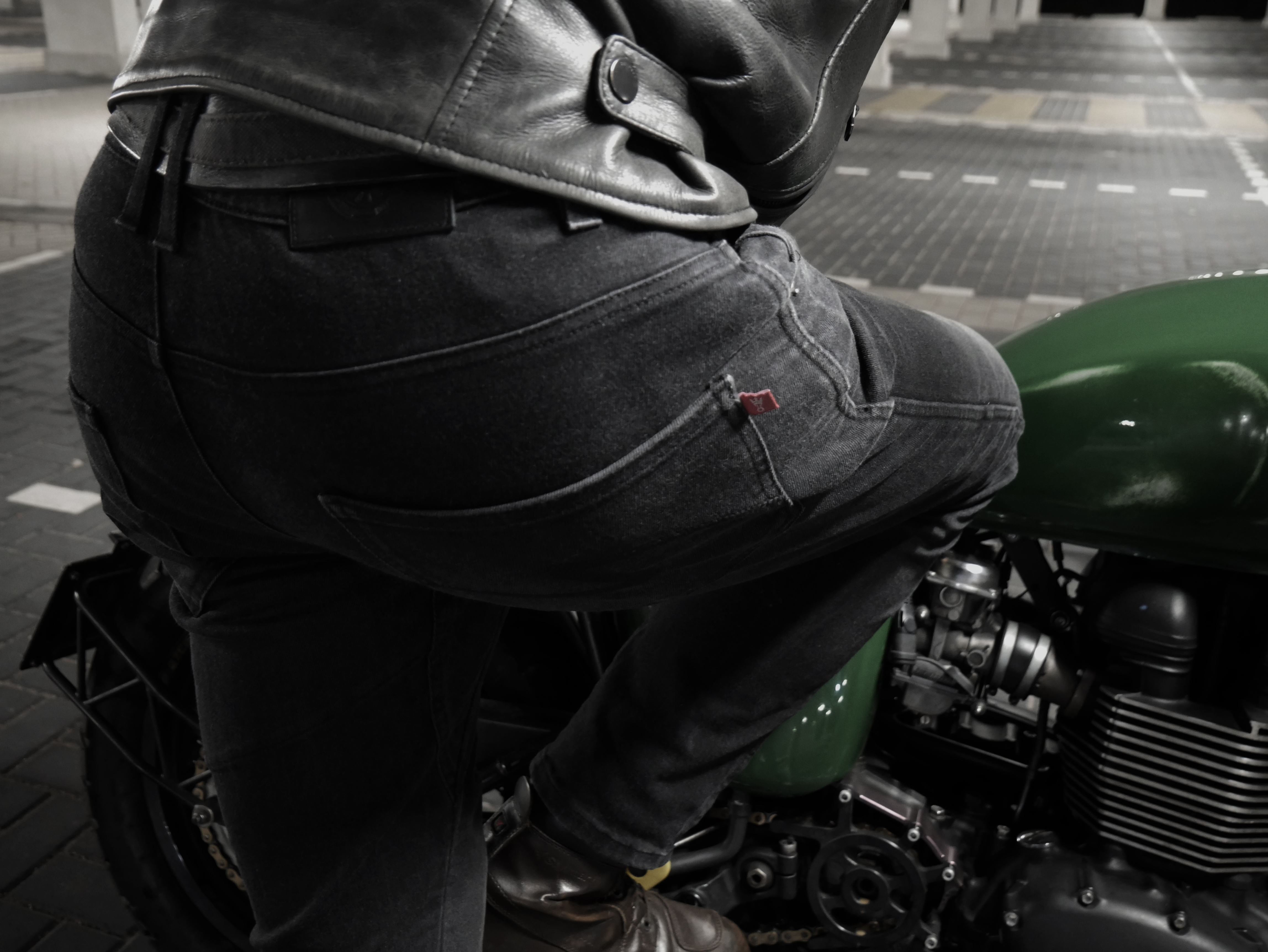 Pando Moto - Boss Dyn 01 jeans review - BikeBrewers.com