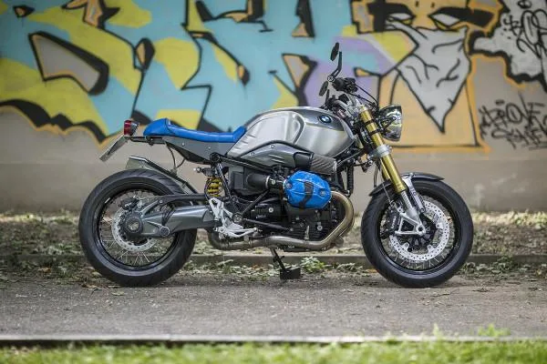 BMW R Nine T M Martini 01