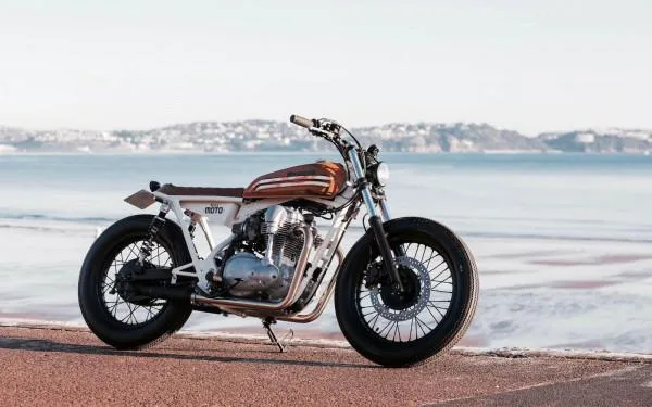 Кавасаки W650 Brat 3