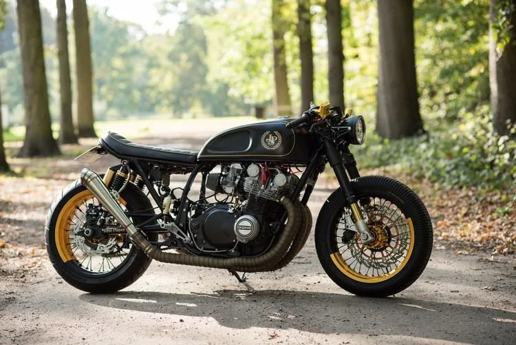 Suzuki GS750 Cafe Racer John Player Spécial (8)