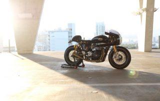 Triumph Thruxton Suited Racer (5)